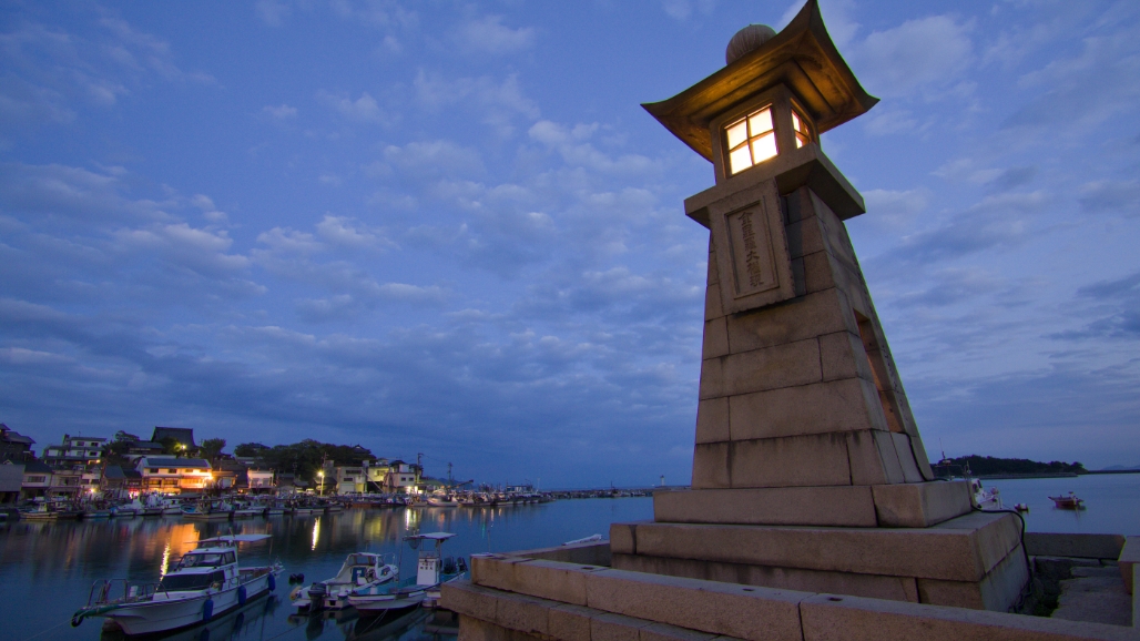 Tender light of Joyato, symbol of Tomonoura.